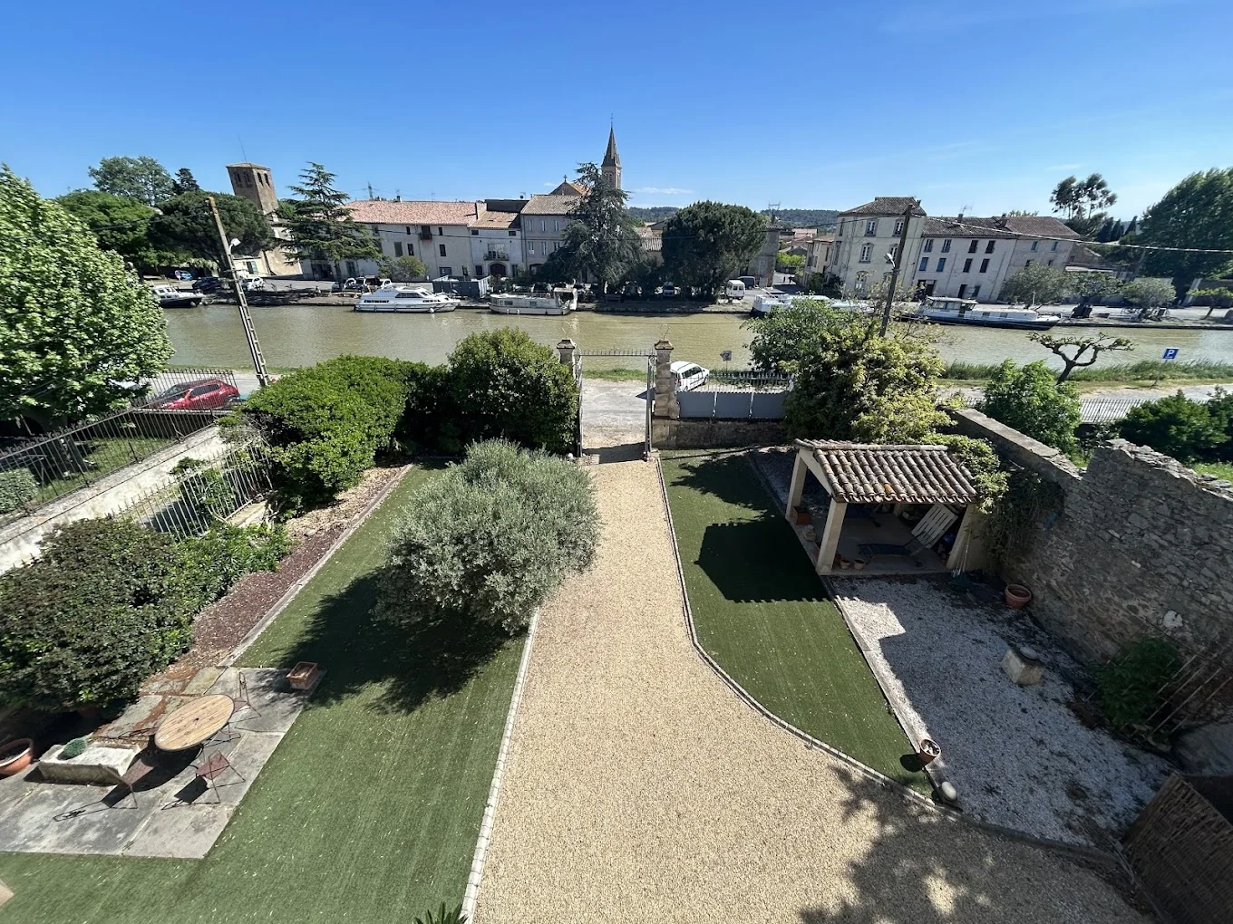 Jardin de La Belle Éclusière ouvert vers le Canal du Midi